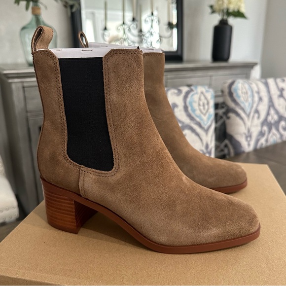 NWT Steve Madden Rhiannon Chelsea Boot Women’s Size 6 Cognac Brown Suede - Picture 2 of 12